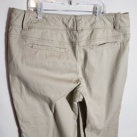 Larry Levine Womens Pants Size 12 Khaki Cropped Capri Cuffed Mid Rise Stretch - Picture 6 of 9